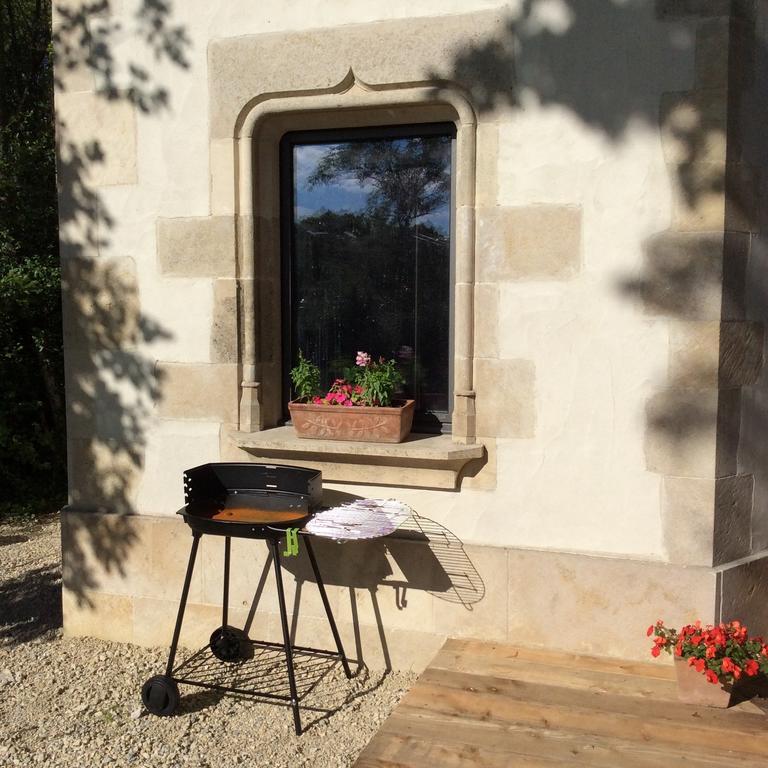 Hexagonal Tower For 2 With Shared Pool Hébergement de vacances Semur-en-Auxois