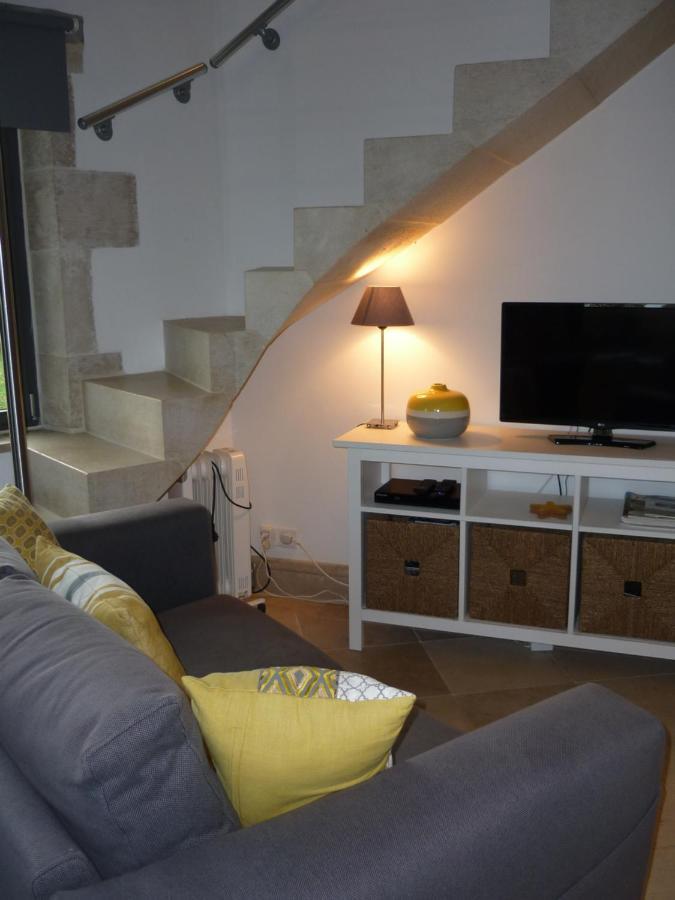 Hexagonal Tower For 2 With Shared Pool * Semur-en-Auxois
